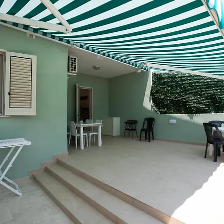 Casa vacanze Tamerici1 A 150metri Dai Lidi Di Baia - Apulia